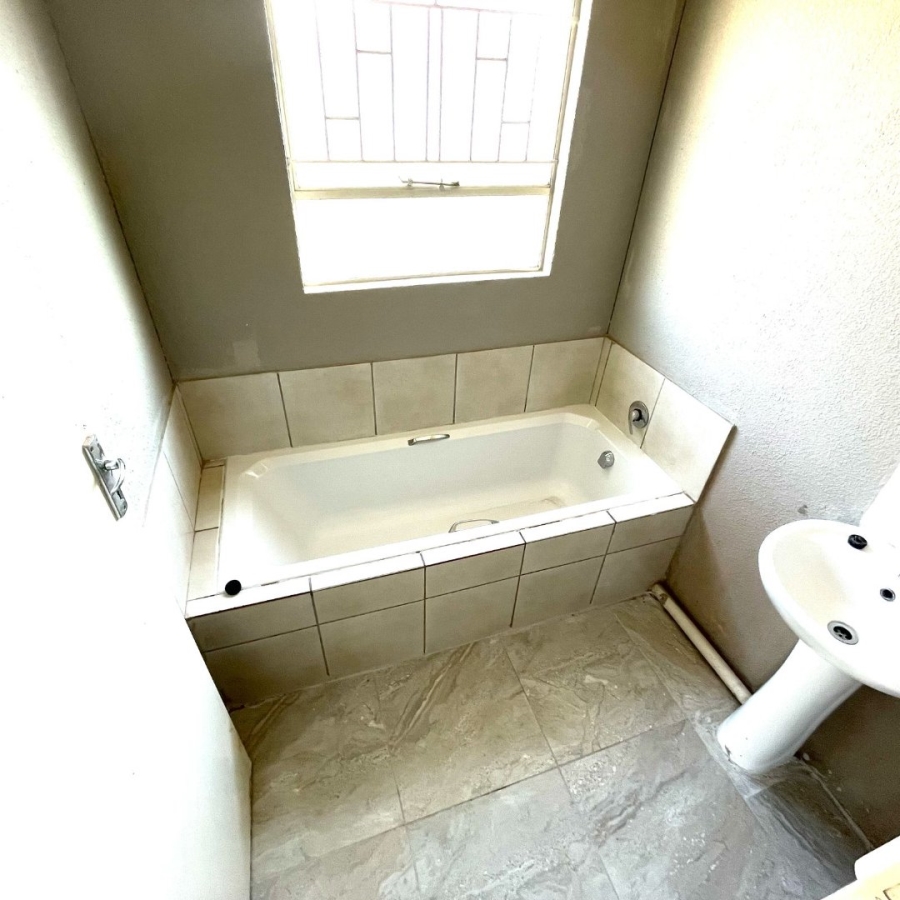 2 Bedroom Property for Sale in Harry Gwala Free State